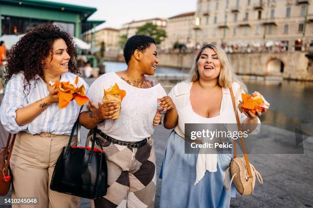 friends eating fast food on the street - body confidence stock pictures, royalty-free photos & images