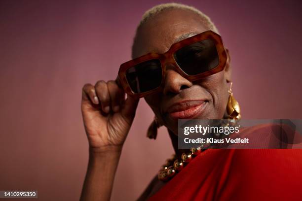 confident chic elderly woman wearing sunglasses - dyed shades stock pictures, royalty-free photos & images