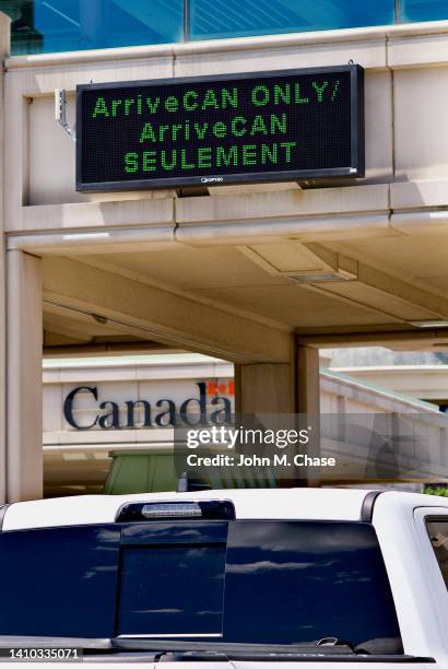 canadian border, rainbow bridge, niagara city, ontario - canada passport stock pictures, royalty-free photos & images