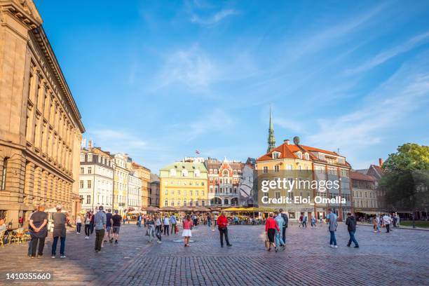 tourists on doma laukums (duomo) square - riga old town stock pictures, royalty-free photos & images