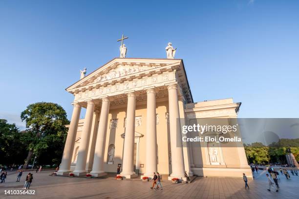 cathedral basilica in the old town of vilnius, lithuania - vilnius imagens e fotografias de stock