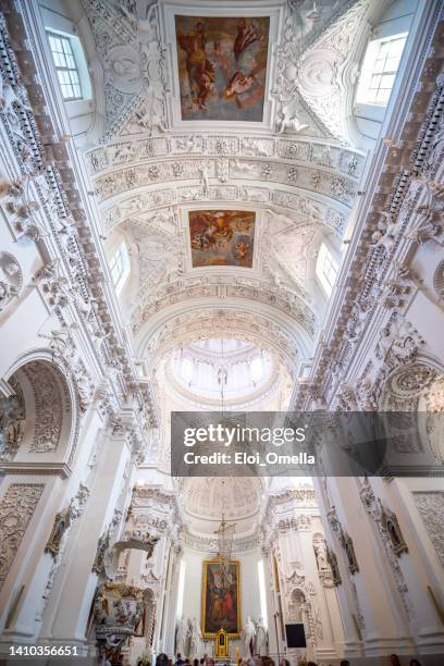 interior view of the church of saint peter and saint paul in vilnius - vilnius imagens e fotografias de stock