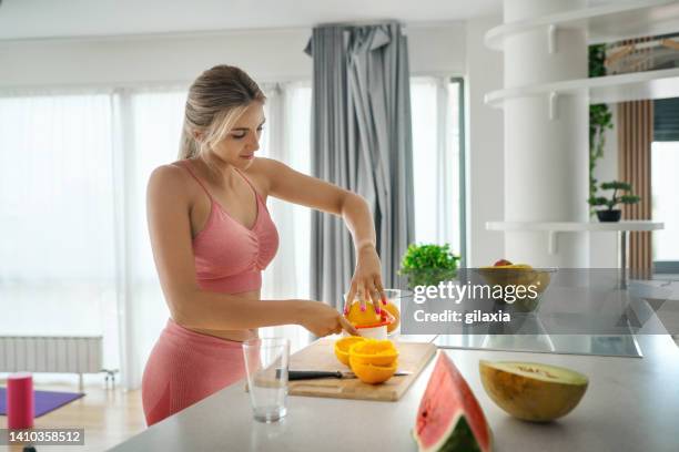 young woman making healthy juices. - nutrition coach stock pictures, royalty-free photos & images