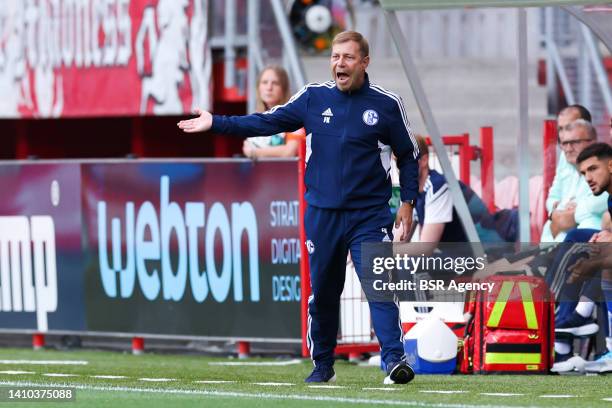 Trainer/coach Frank Kramer FC Schalke 04 during the Friendly match between FC Twente and FC Schalke 04 at De Grolsch Veste on July 22, 2022 in...