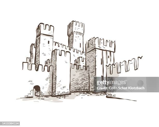 ilustraciones, imágenes clip art, dibujos animados e iconos de stock de boceto del castillo medieval italiano - sirmione