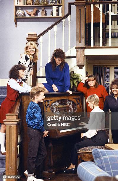 Less Than Perfect" Episode 18 -- Pictured: Mackenzie Astin as Andy Moffet, Sherrie Krenn as Pippa McKenna, Lisa Whelchel as Blair Warner, Nancy...