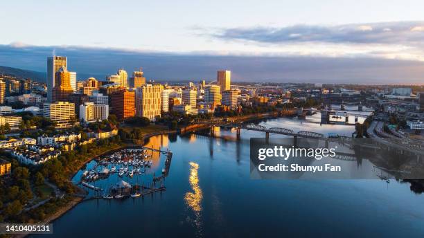 portland vor sonnenaufgang - portland oregon stock-fotos und bilder