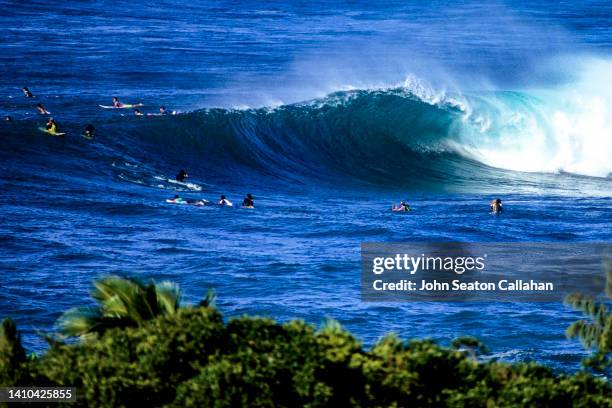 usa, hawaii, ocean wave at sunset beach - big wave surfing stock pictures, royalty-free photos & images