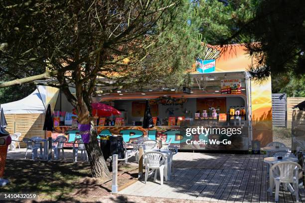 rapido fast food in sables-d'or-les-pins (fréhel) - french food market stock pictures, royalty-free photos & images