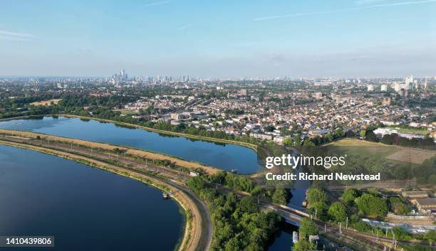 walthamstow reservoirs and lea river - east london bildbanksfoton och bilder