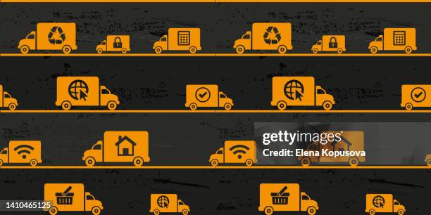 ilustraciones, imágenes clip art, dibujos animados e iconos de stock de fondo abstracto de color de viaje sin costuras en estilo plano. camiones con iconos en el fondo de una carretera asfaltada con franjas divisorias. fondo creativo sin fisuras para pedidos en línea, páginas web, diseño de aplicaciones. - camión frigorífico