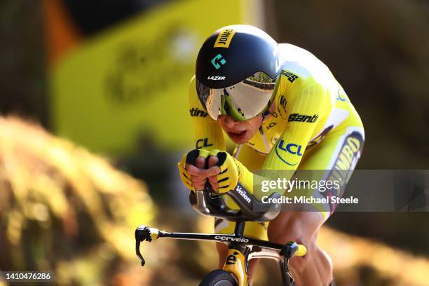 Jonas Vingegaard Rasmussen of Denmark and Team Jumbo - Visma - Yellow Leader Jersey sprints during the 109th Tour de France 2022, Stage 20 a 40,7km...