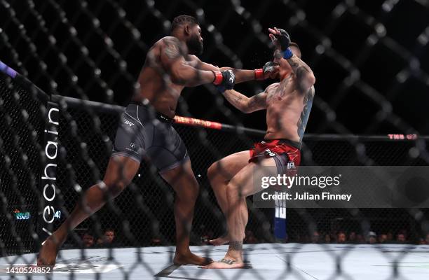 Tom Aspinall of England fights Curtis Blaydes of USA in the Heavyweight bout during UFC Fight Night at O2 Arena on July 23, 2022 in London, England.