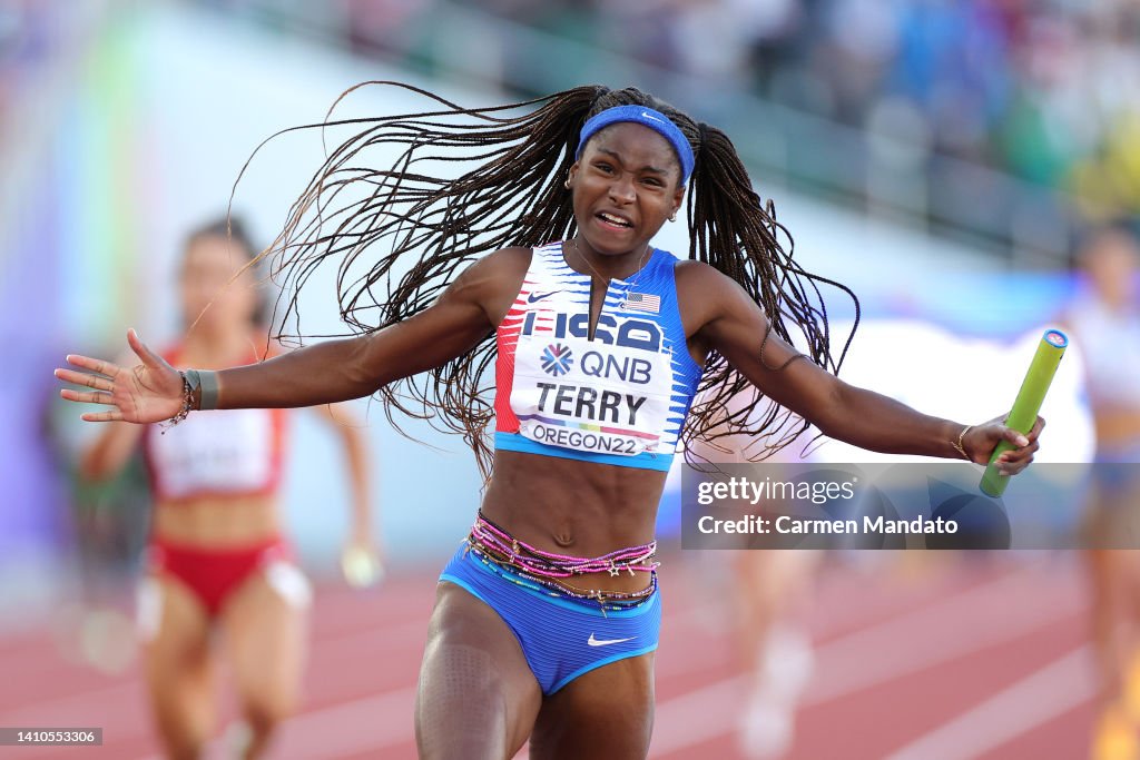 Twanisha Terry of Team United States crosses the finish line to win