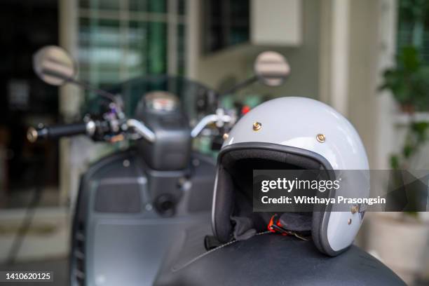 helmet on motorcycle seat - crash helmet stock pictures, royalty-free photos & images