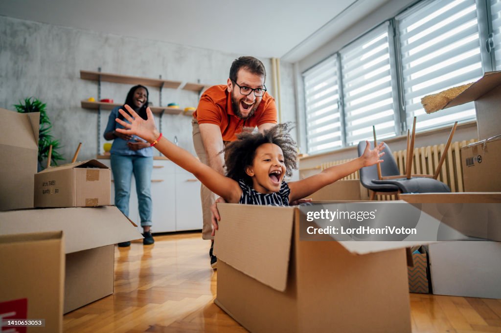 Beim Auspacken Herumspielen