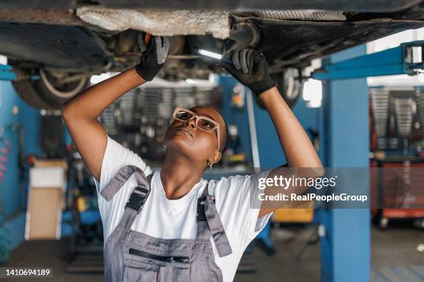 el daño no es grave - repair shop fotografías e imágenes de stock