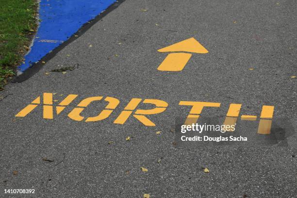 Norrish Rd Sign Road Markings Arrow Photos and Premium High Res Pictures - Getty Images