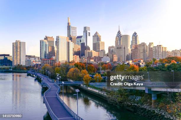 filadelfia - perfil de ciudad fotografías e imágenes de stock