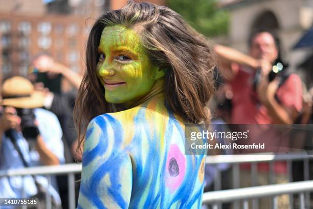 Niki Davis poses during the 9th annual 'NYC Body Painting Day' in News  Photo - Getty Images