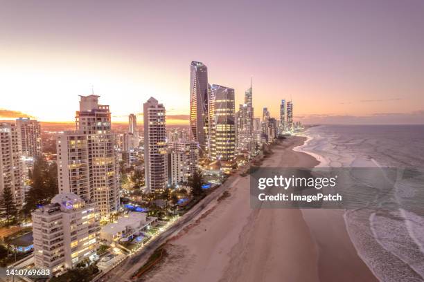 late evening aerial image of the gold coast surfer's paradise strip - gold coast australia stockfoto's en -beelden