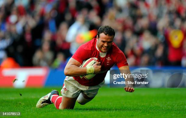 Wales centre Jamie Roberts scores his try during the RBS Six Nations match between Wales and Italy at the Millennium stadium on March 10, 2012 in...