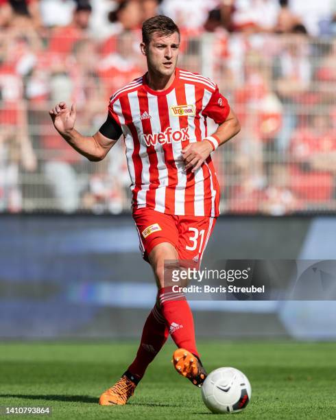 Robin Knoche of 1.FC Union Berlin runs with the ball during the pre-season friendly match between 1. FC Union Berlin v Nottingham Forest at Stadion...