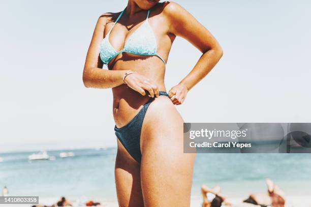 woman bronze tanned body in summer with bikini line - damenunterwäsche stock-fotos und bilder