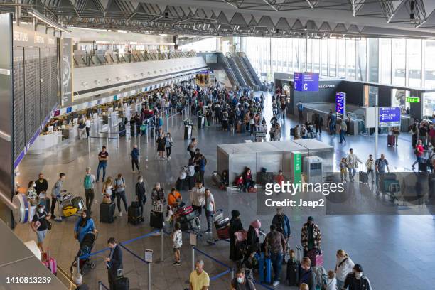 passengers at the departure area of frankfurt international airport - frankfurt international airport stock pictures, royalty-free photos & images