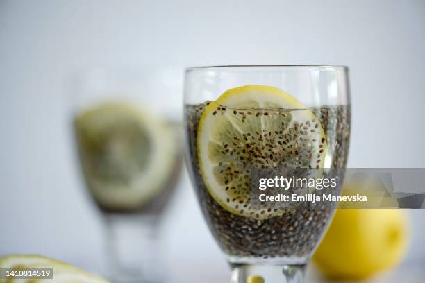 lemonade with chia seeds.  chia fresca - chiasamen stock-fotos und bilder