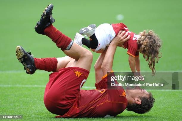 Italian footballer Francesco Totti with his daughter Chanel at the Stadio Olimpico during the last league match. Rome , May 31st, 2009