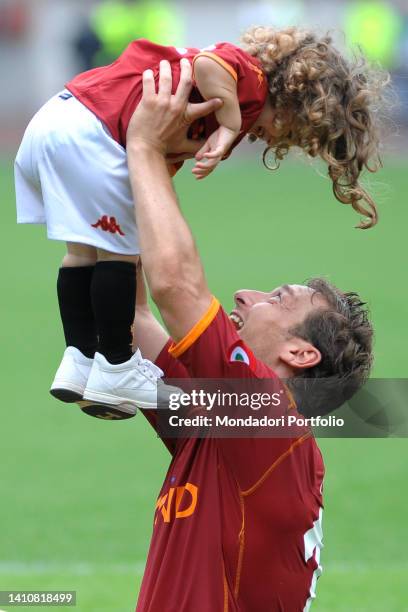 Italian footballer Francesco Totti with his daughter Chanel at the Stadio Olimpico during the last league match. Rome , May 31st, 2009