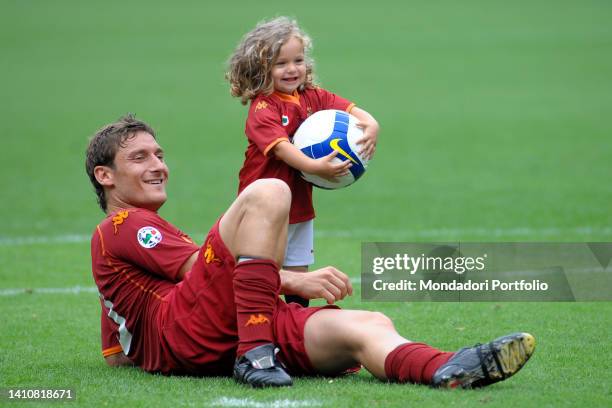 Italian footballer Francesco Totti with his daughter Chanel at the Stadio Olimpico during the last league match. Rome , May 31st, 2009