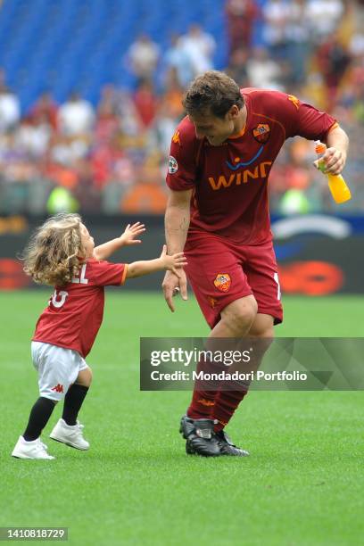 Italian footballer Francesco Totti with his daughter Chanel at the Stadio Olimpico during the last league match. Rome , May 31st, 2009