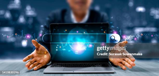 business people use internet for information and browsing information network concept - search engine stock-fotos und bilder