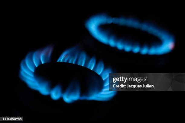 gas cooker flames - stove top stock-fotos und bilder