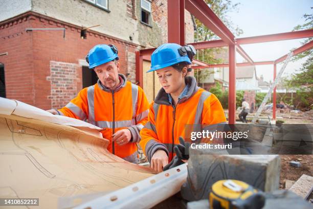 female building surveyor - engenheiro civil imagens e fotografias de stock