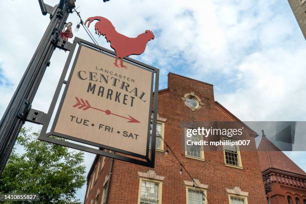 lancaster pennsylvania amish central market - pennsylvania stock pictures, royalty-free photos & images
