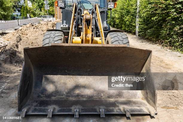 shovel of an excavator at a construction site - excavator bucket stock pictures, royalty-free photos & images