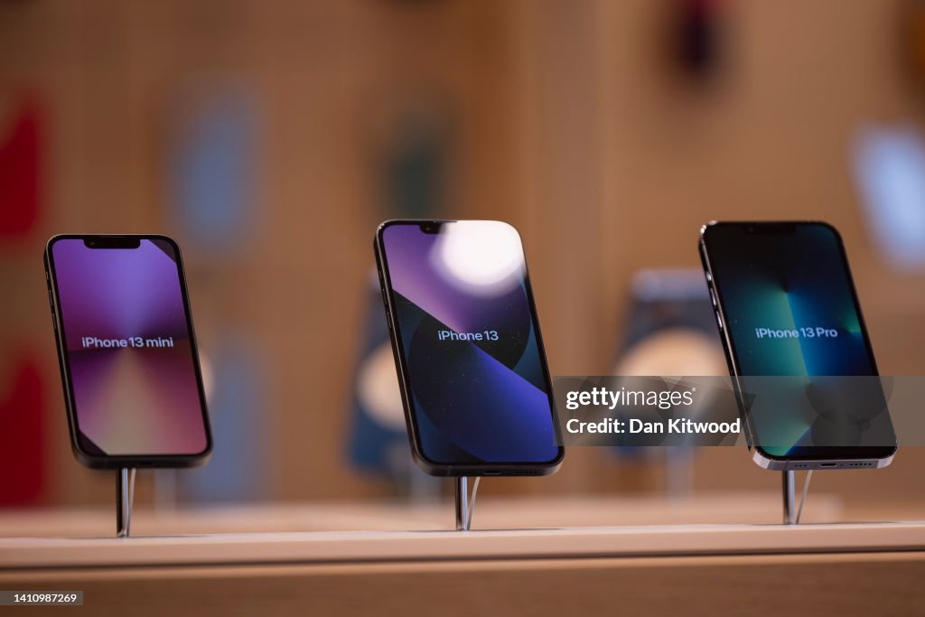 Apple Store Opens In Knightsbridge