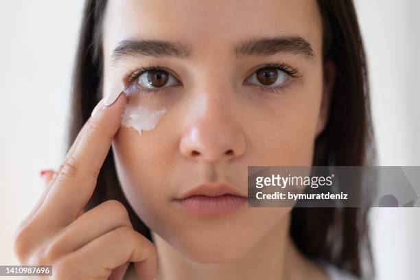 1,113 Under Eye Treatment Photos and Premium High Res Pictures - Getty  Images