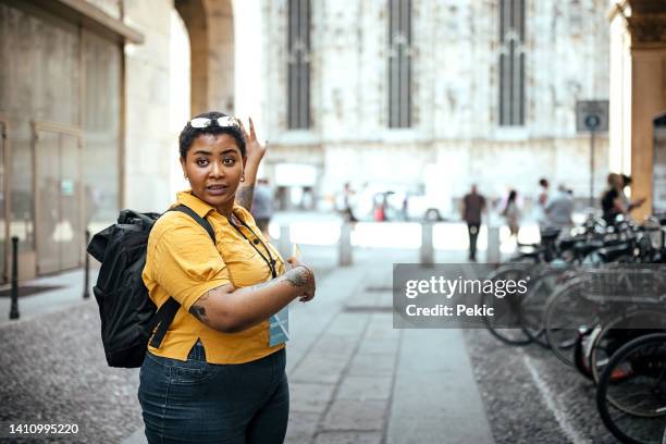 tour guide at work - gids stockfoto's en -beelden