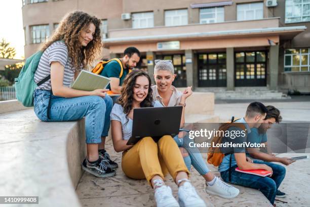 students on campus - group of university students stock pictures, royalty-free photos & images