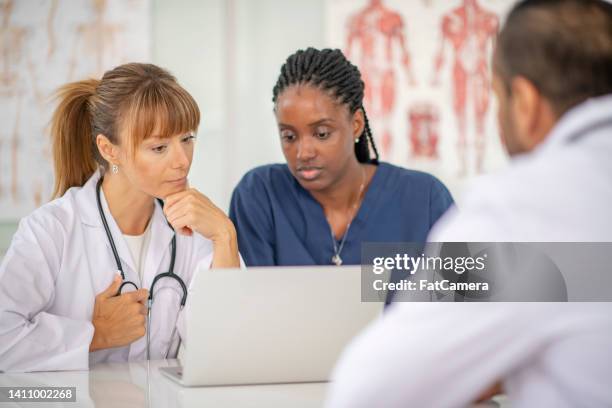 medical team meeting - doctor male laptop stock pictures, royalty-free photos & images