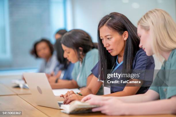 étudiants en médecine - mental health professional stock photos et images de collection