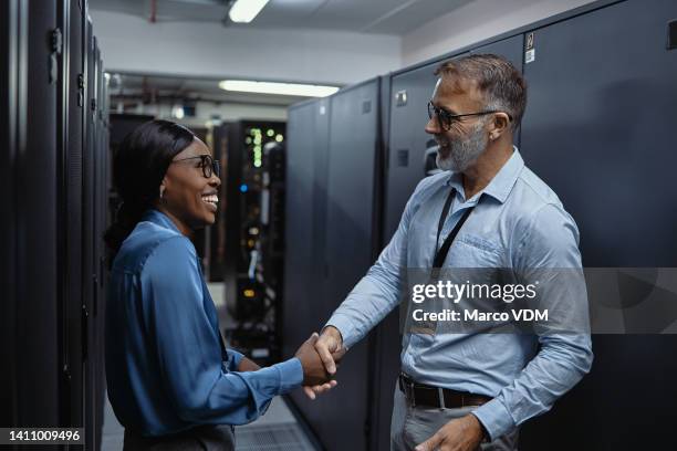 Computer Person Handshake Server Handshake Photos and Premium High Res Pictures - Getty Images