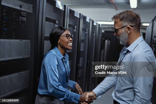 Computer Person Handshake Server Room Handshake Photos and Premium High Res Pictures - Getty Images