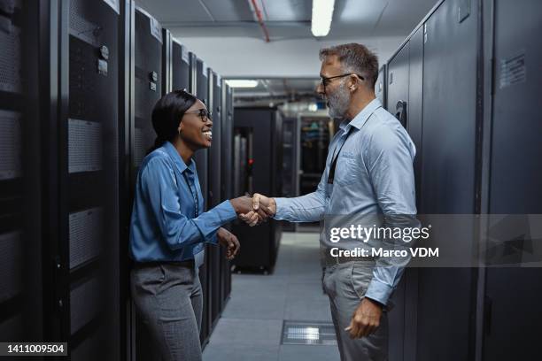 Computer Person Handshake Server Handshake Photos and Premium High Res Pictures - Getty Images