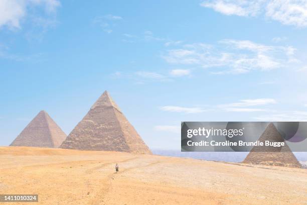 pyramids of giza, giza necropolis, egypt - egyptian people stock pictures, royalty-free photos & images