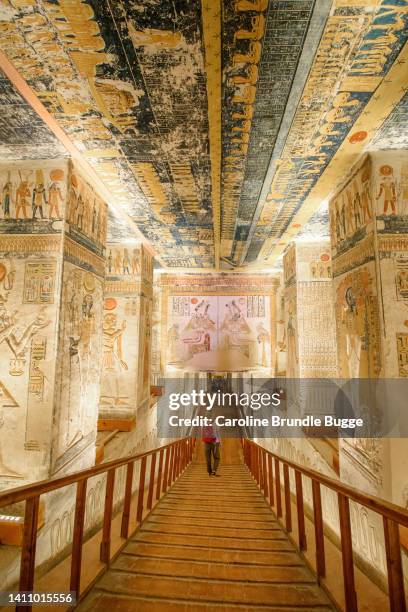 young woman walking in the tomb of ramses v and ramses vi (kv9), valley of the kings, egypt - egyptian tomb stock pictures, royalty-free photos & images